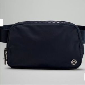 Lululemon everywhere belt bag 1l navy